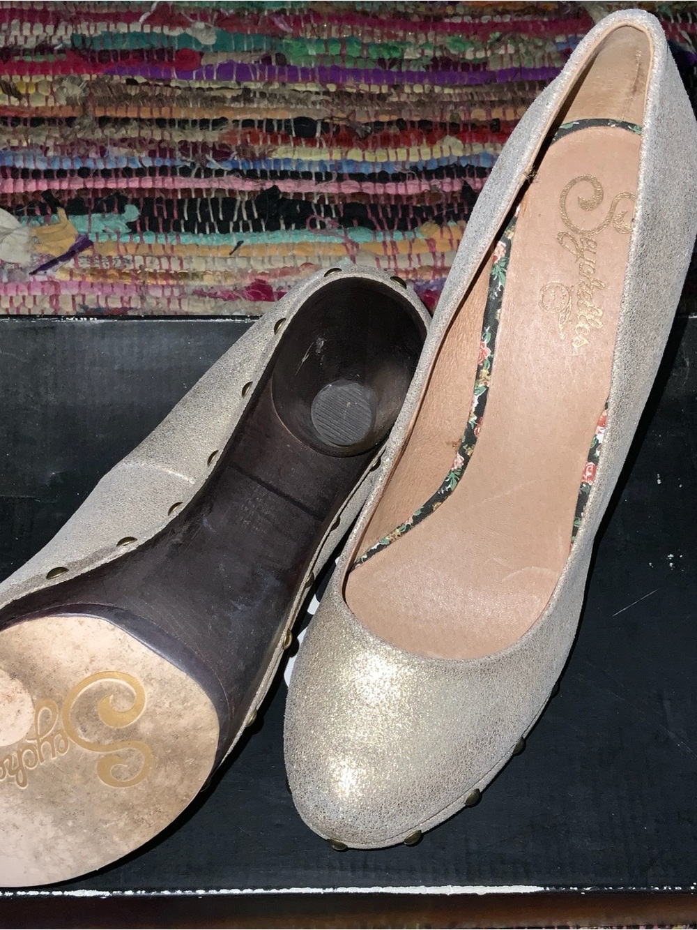 Seychelles Metallic Gold Glitter Pumps